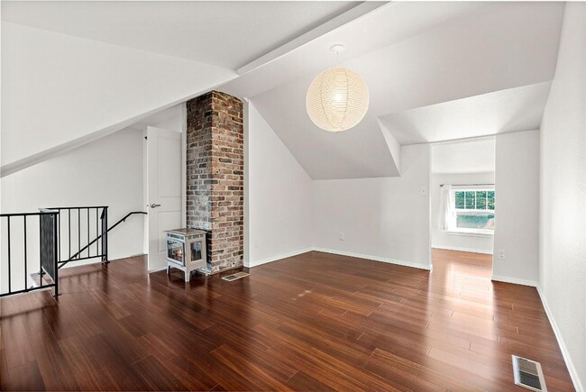 Building Photo - Modern 4-Story Townhouse in Tacoma’s Histo...