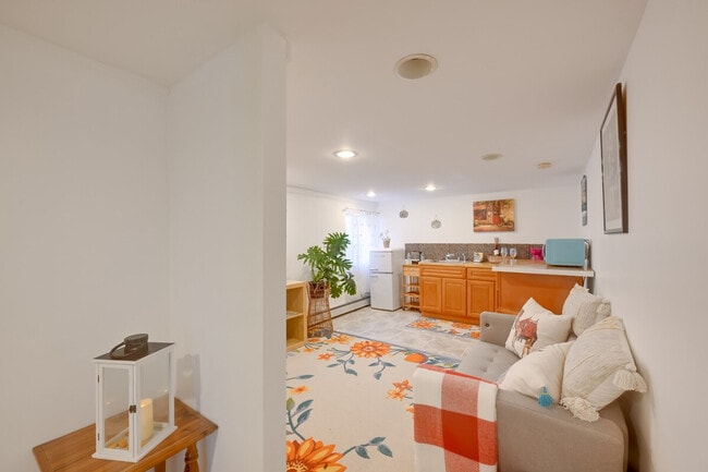 Building Photo - 1017 California Pl S