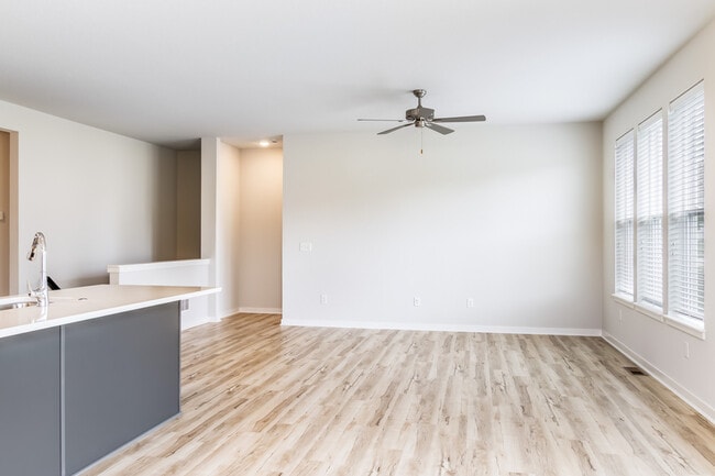 Building Photo - 993 Cascade Cir