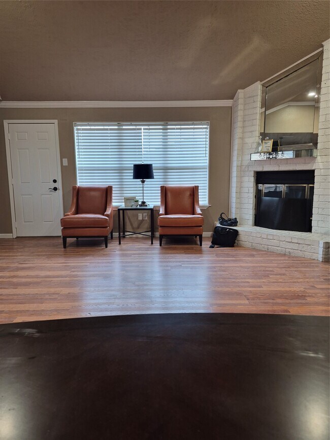 Building Photo - 1022 Manorglen Dr