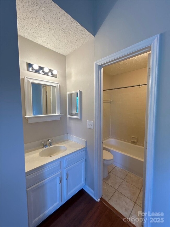 Building Photo - 8258 Golf Ridge Dr