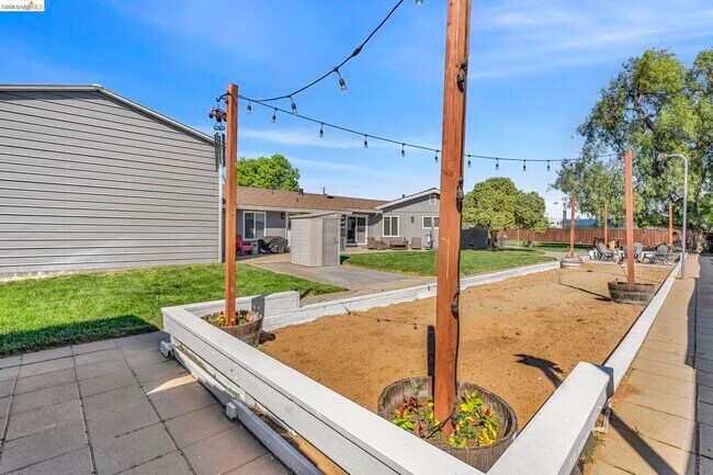 Building Photo - 59 Old Stagecoach Rd