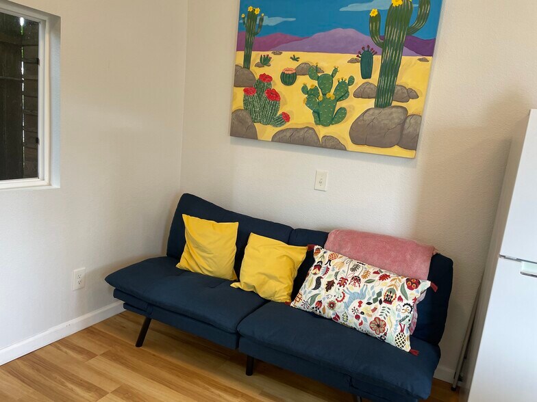 Brand new pull out sofa bed - 3405 NE 80th Ave