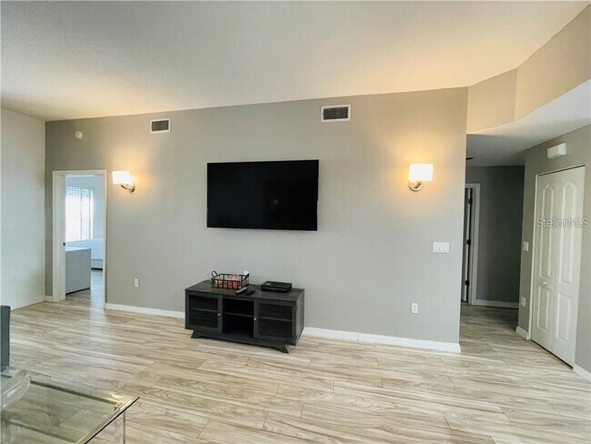 Building Photo - 3702 54th Dr W