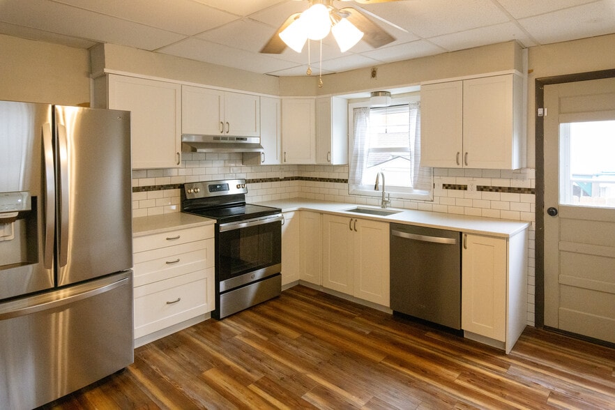 Updated kitchen - 326 E Maynard Ave