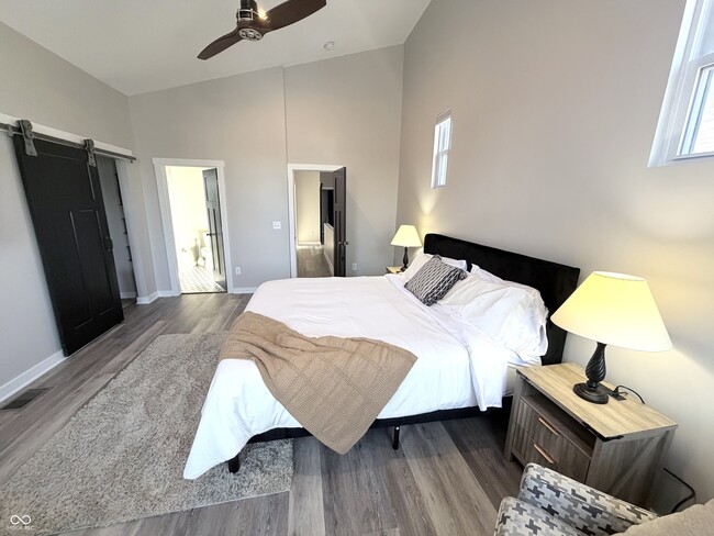 Building Photo - 656 N Beville Ave