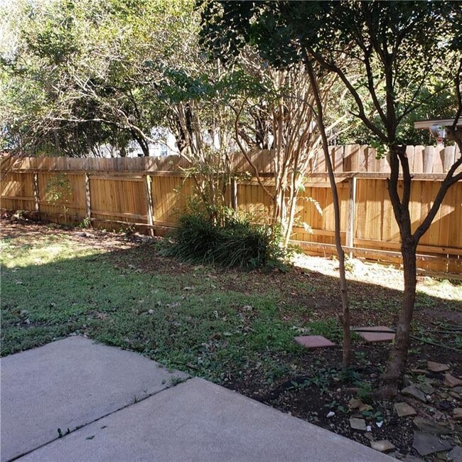 Building Photo - 8440 Fern Bluff Ave