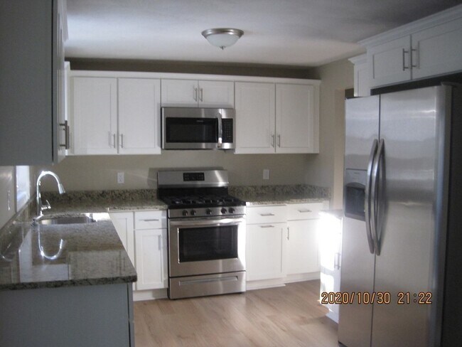 Building Photo - 9 Rickard St