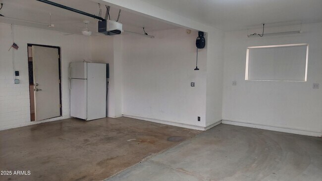 Building Photo - 1609 W Lawrence Rd