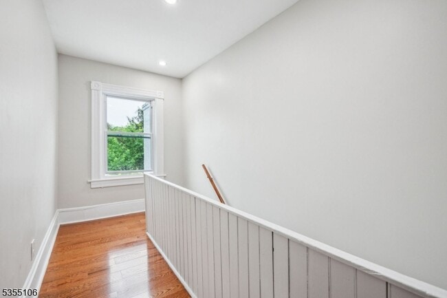 Building Photo - 6 Hughes Pl