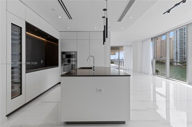 Building Photo - 300 Biscayne Blvd Way