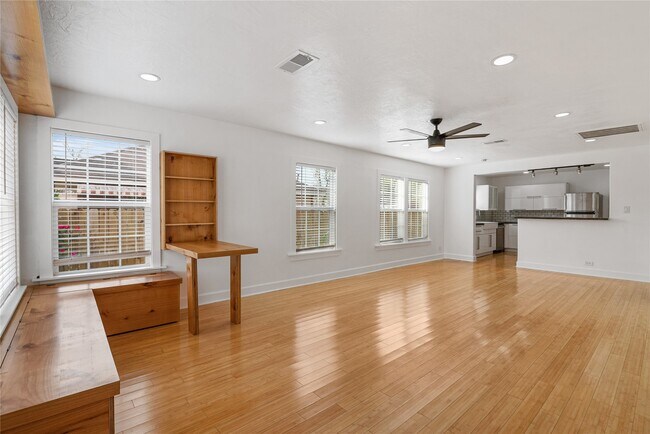 Building Photo - 320 Coronado St