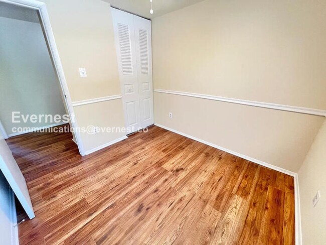 Building Photo - 3 Bed, 2.5 Bath Home with Fenced Yard & Garage / Pet-Friendly / Available Now!