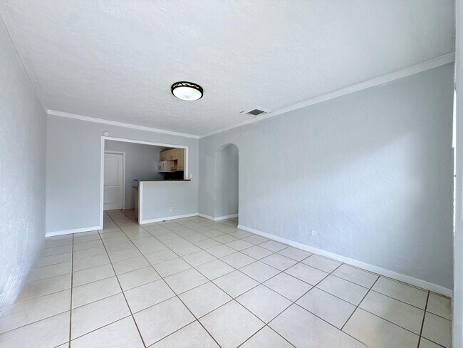 Building Photo - 447 Conniston Rd