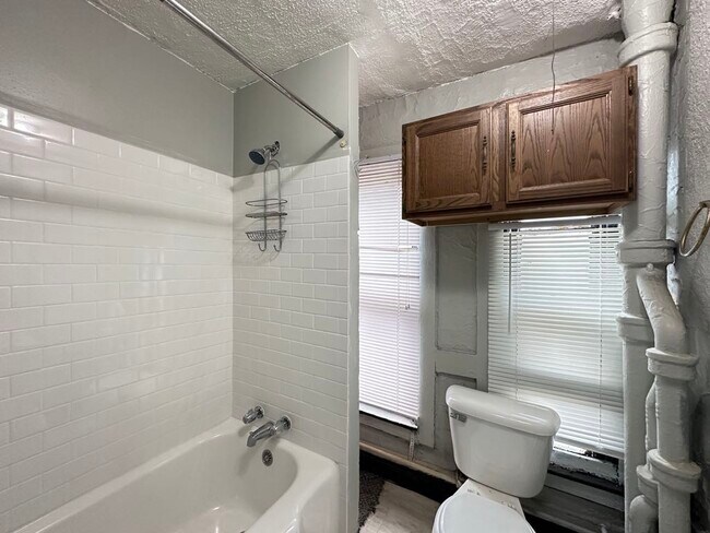 Building Photo - 1514 N Elston Ave