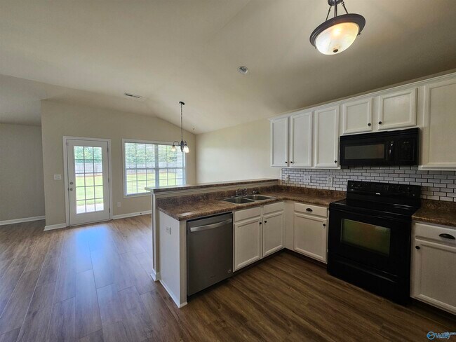 Building Photo - 385 Robinson Rd