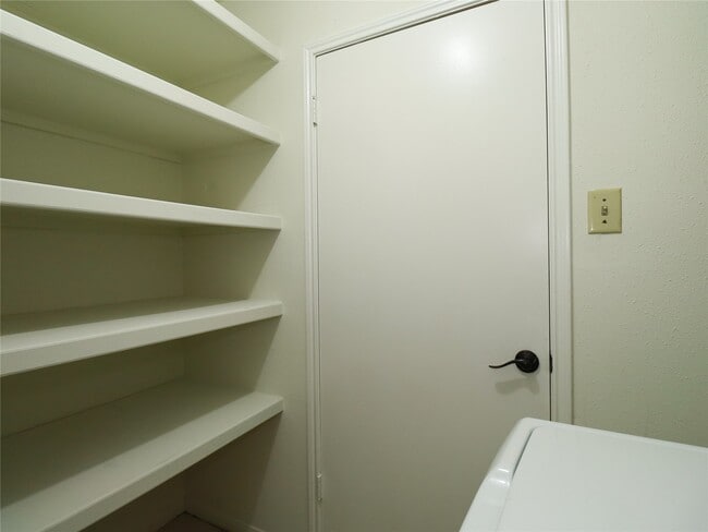 Building Photo - 3413 Benfield Dr