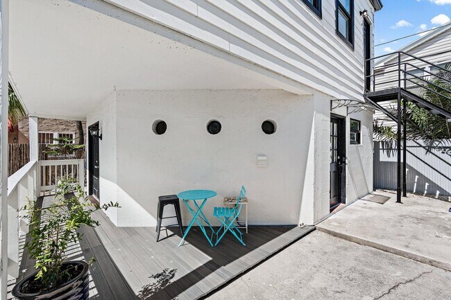 Building Photo - 301 Central Dr