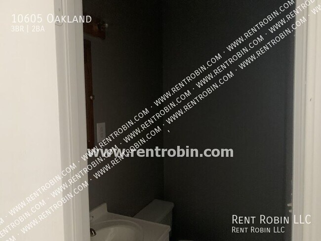 Building Photo - 10605 Oakland-
