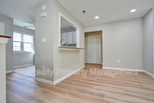 Building Photo - 1732 Rosewood Ct