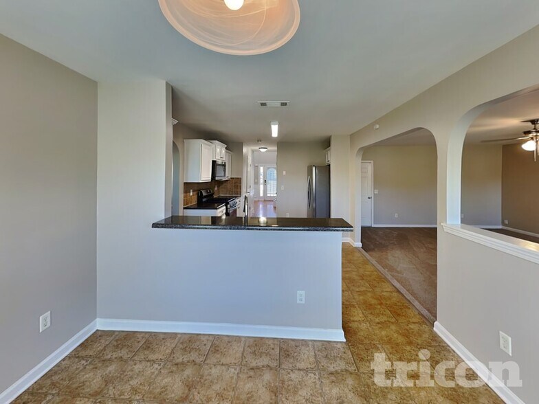 Building Photo - 684 Emporia Loop