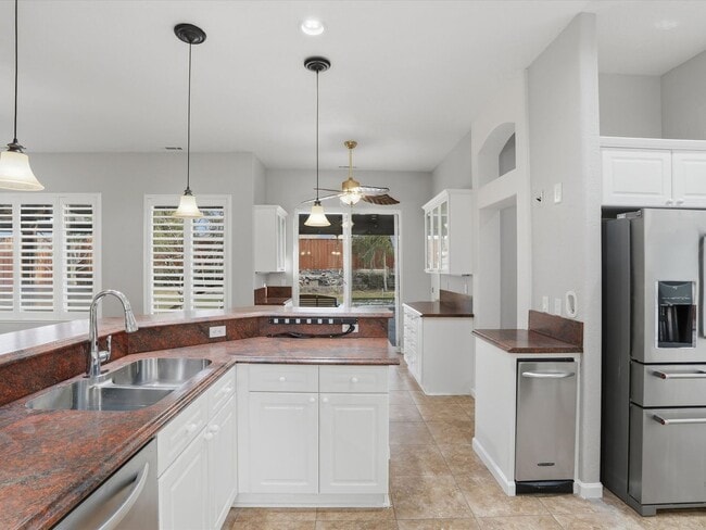 Building Photo - Spanish Springs Dream