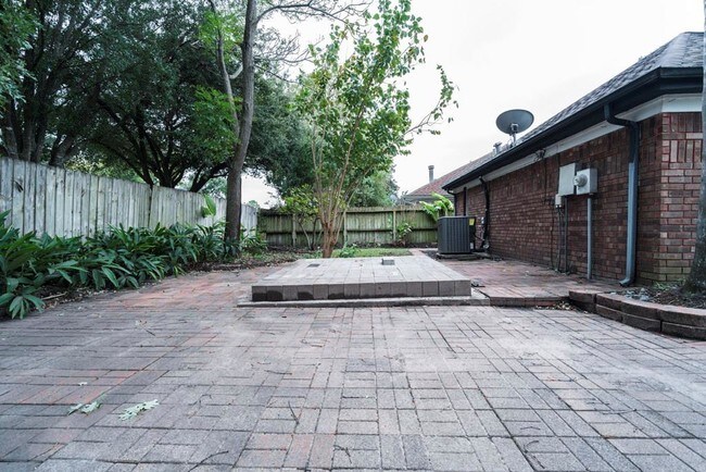 Building Photo - 2314 Pebbledowne Cir