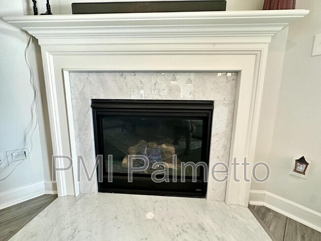 Building Photo - 1059 Ashcroft Cir