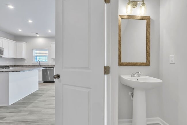 Building Photo - Brand-New 3BR/2.5BA Townhome with Garage in Greer ($1850/mo rent***)