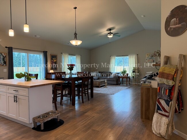 Building Photo - 17315 Pendleton St SW