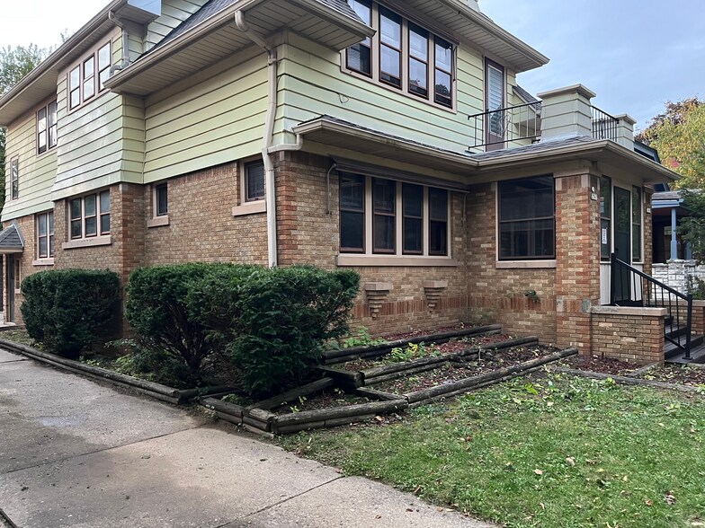 Building Photo - 2569 N 61st St