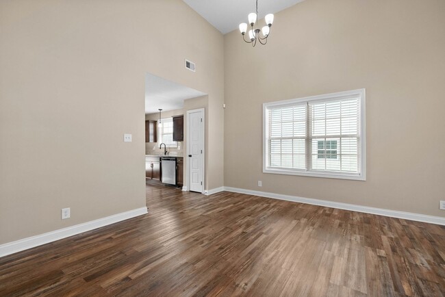 Building Photo - Pet Friendly Three Bedroom!