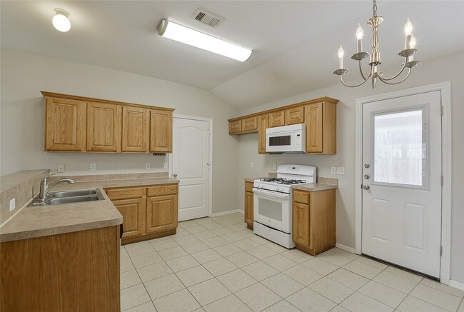 Building Photo - 24415 Strong Pine Dr