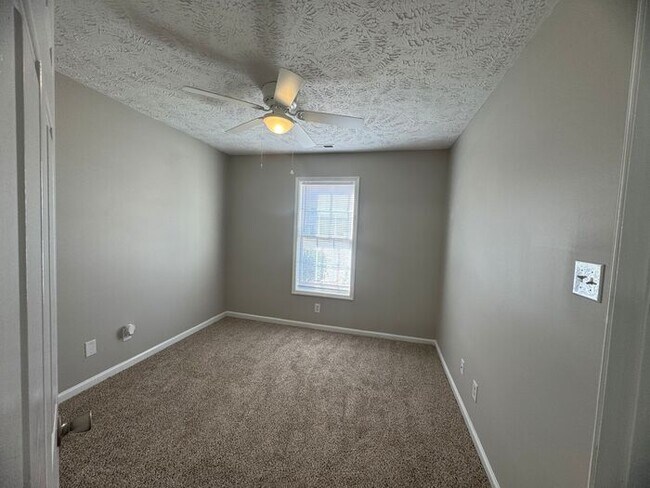 Building Photo - 1453 Ferndell Dr