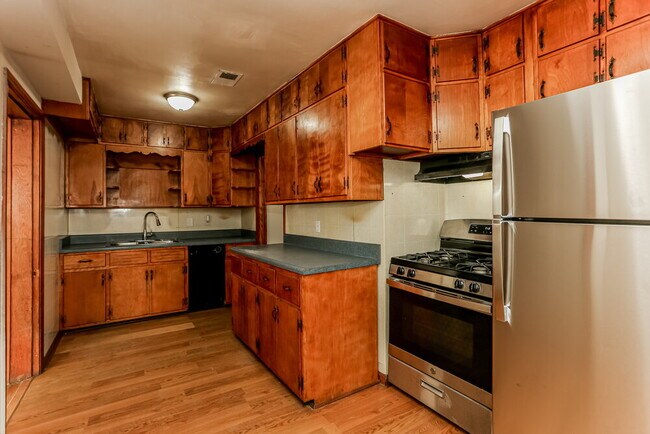 Building Photo - 5299 Sharon St