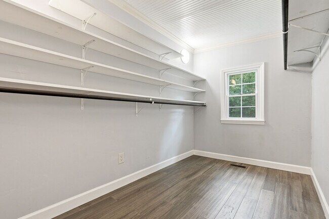Building Photo - 2408 Cascadilla St