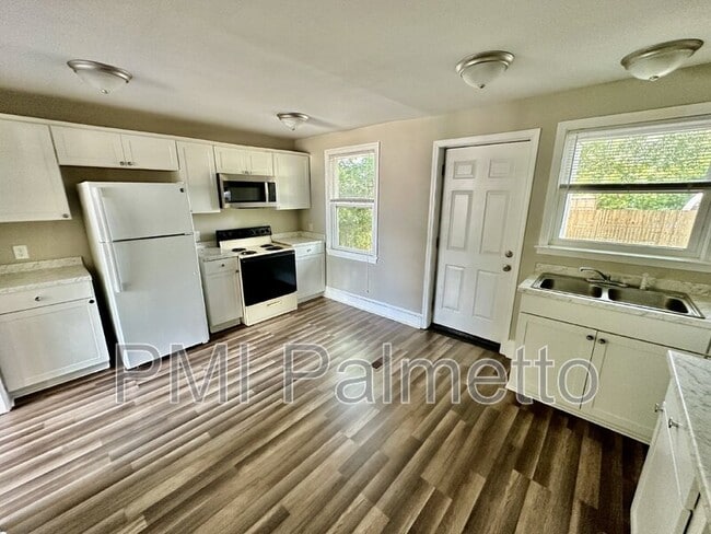 Building Photo - 2201 Vine St