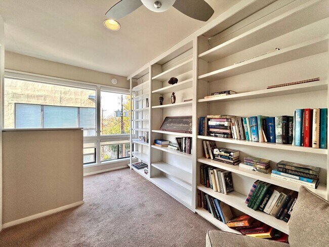 Building Photo - Luxury 1 Bed, 1.5 Bath Loft with Spectacular Downtown City Views