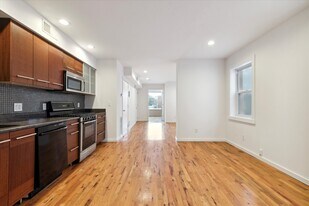 Building Photo - 1432 N Cadwallader St