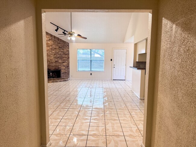 Building Photo - 14418 Moorfield Dr