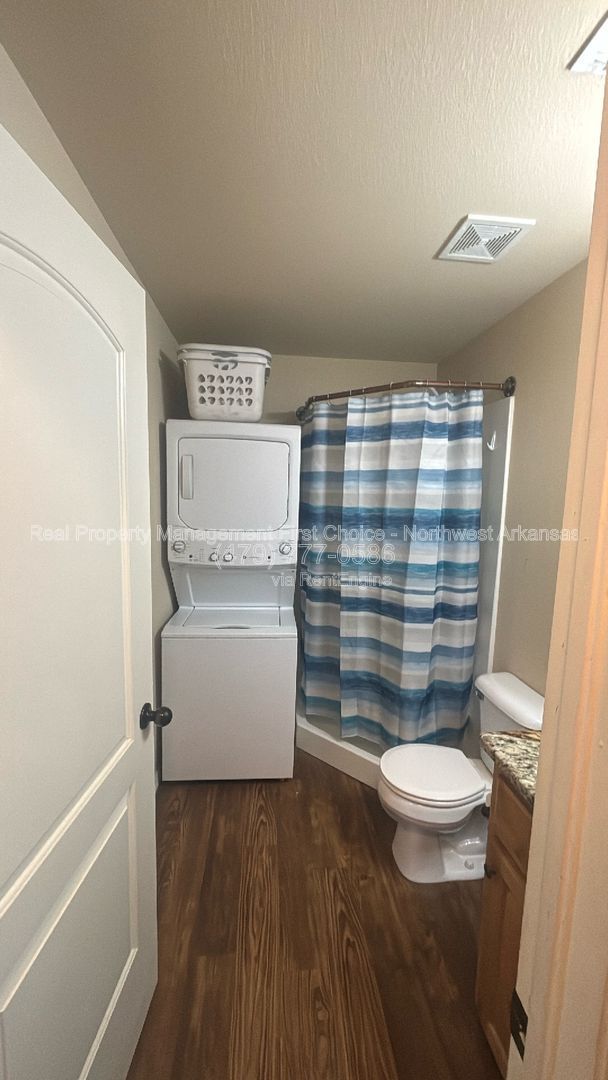 Building Photo - 6202 SW Chickadee St