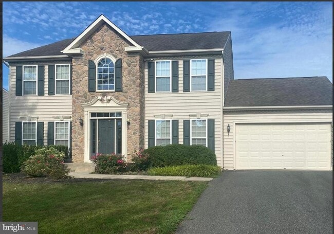 Building Photo - 321 Drake Dr