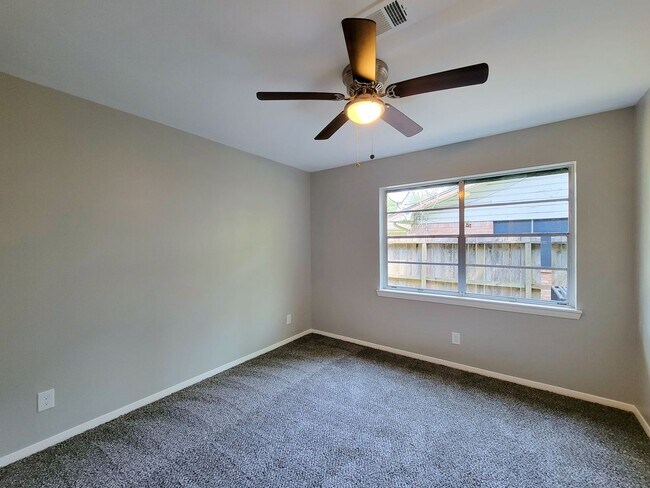 Building Photo - 3919 Hickok Ln