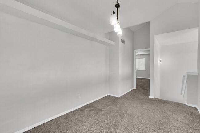 Building Photo - 10400 Valle Koki Dr