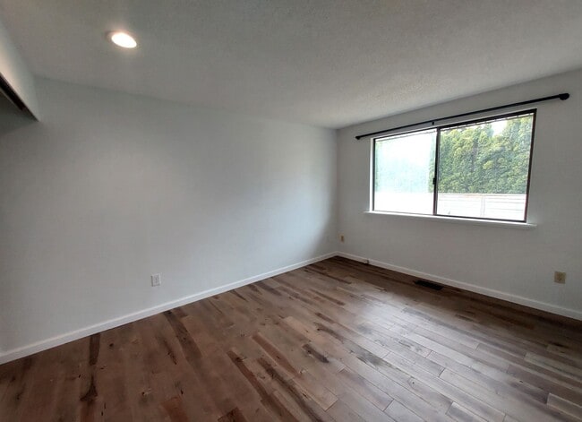 Building Photo - Charming and One of a Kind Three Bedroom