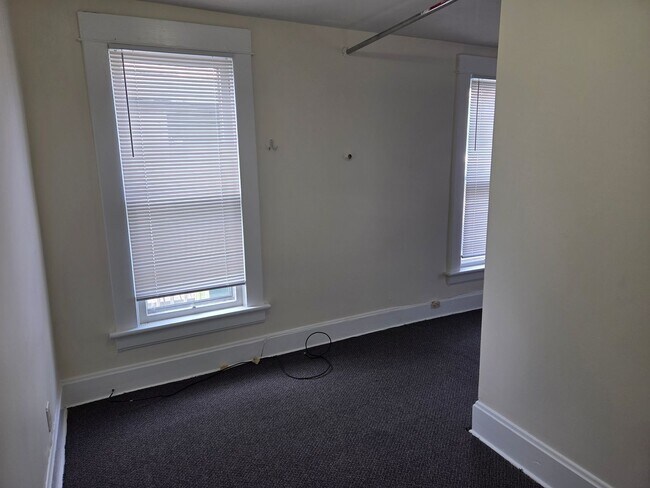 Building Photo - 3 Bedroom, 2 Bathroom House