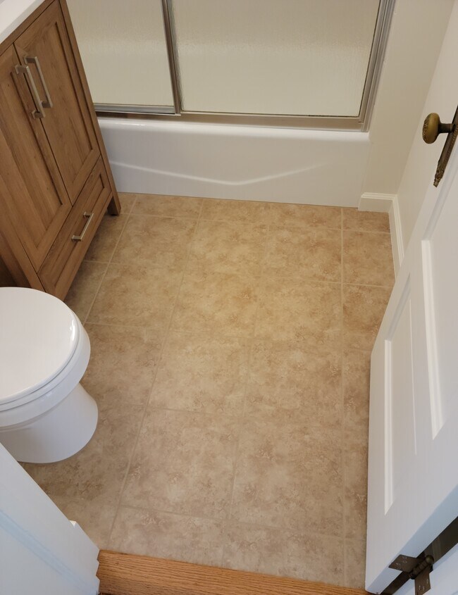 Building Photo - 1900 E Newberry Blvd