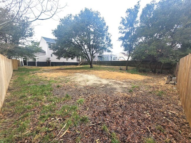 Building Photo - Stunning 4 Bedroom, 2.5 Bath Home Just 3 Blocks to Chesapeake Bay