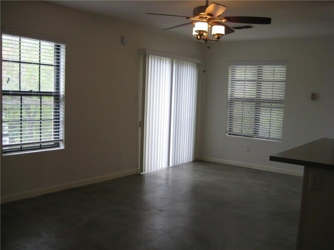 Building Photo - 1013 W 23rd St