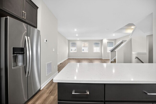 Building Photo - Beautiful 3 Bedroom, 2.5 Bath Bridgeport Townhome!